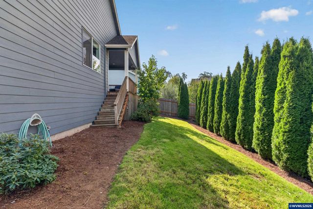 1023 Jaysie Dr, Silverton, OR 97381