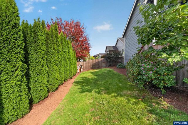 1023 Jaysie Dr, Silverton, OR 97381