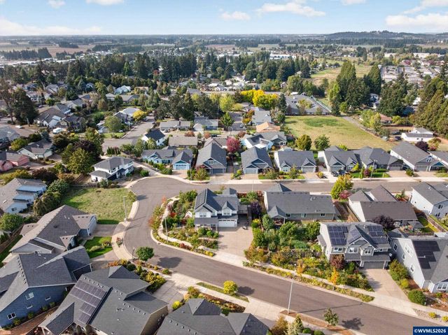 1023 Jaysie Dr, Silverton, OR 97381