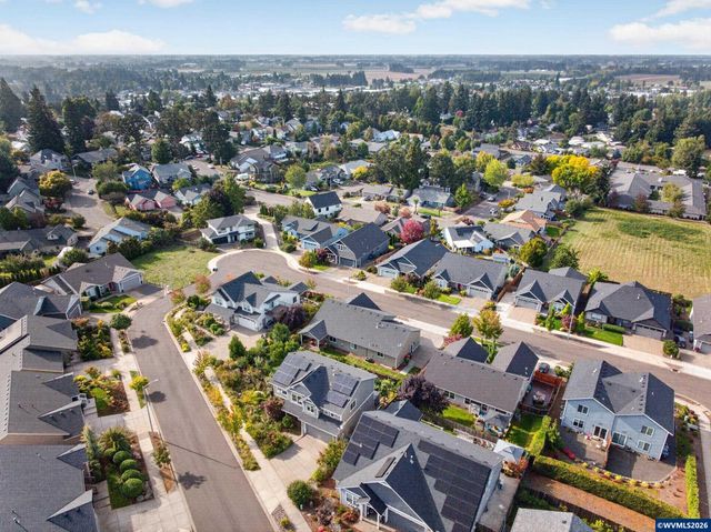 1023 Jaysie Dr, Silverton, OR 97381