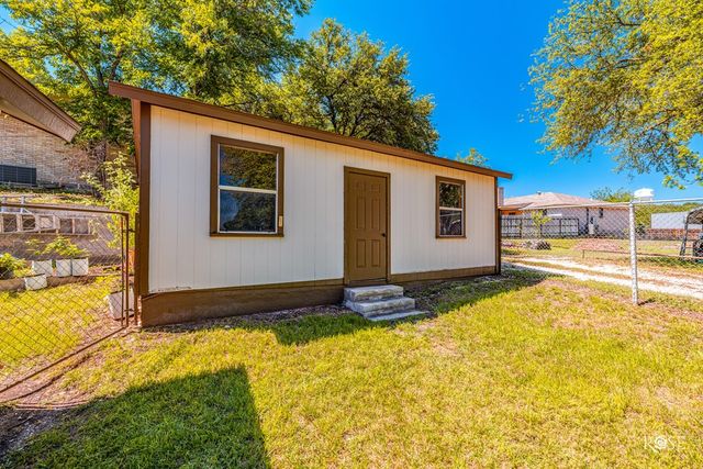 114 Oakwood Street, Sonora, TX 76950
