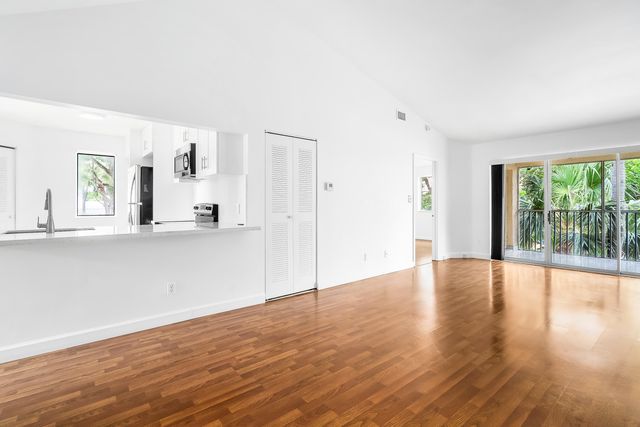 950 Coral Club Drive 950, Coral Springs, FL 33071