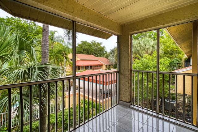 950 Coral Club Drive 950, Coral Springs, FL 33071