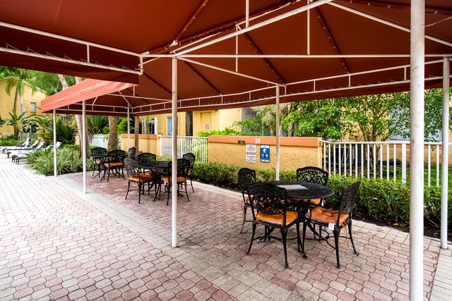 950 Coral Club Drive 950, Coral Springs, FL 33071