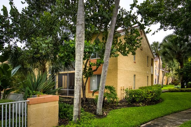 950 Coral Club Drive 950, Coral Springs, FL 33071