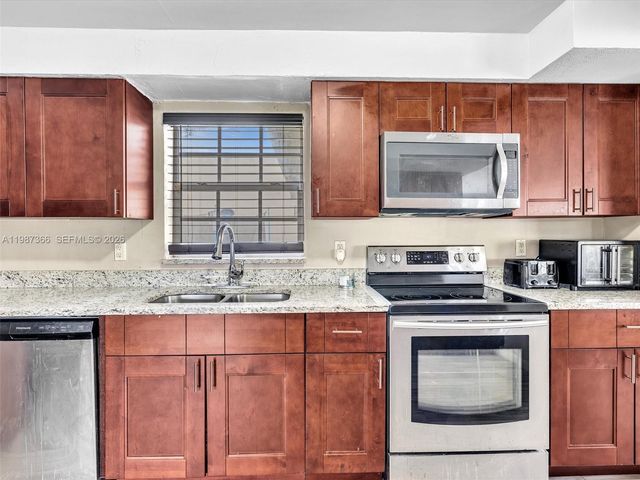 1220 NW 52nd Ave, Lauderhill, FL 33313