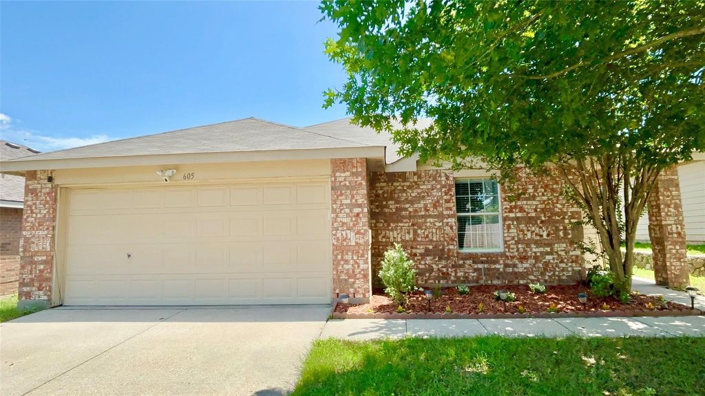 605 Rosario Lane, Fort Worth, TX 76052