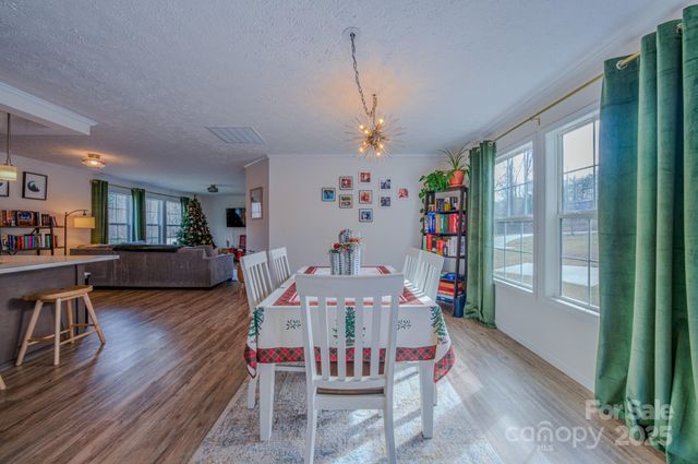 1471 Howard Gap Loop Road, Flat Rock, NC 28731