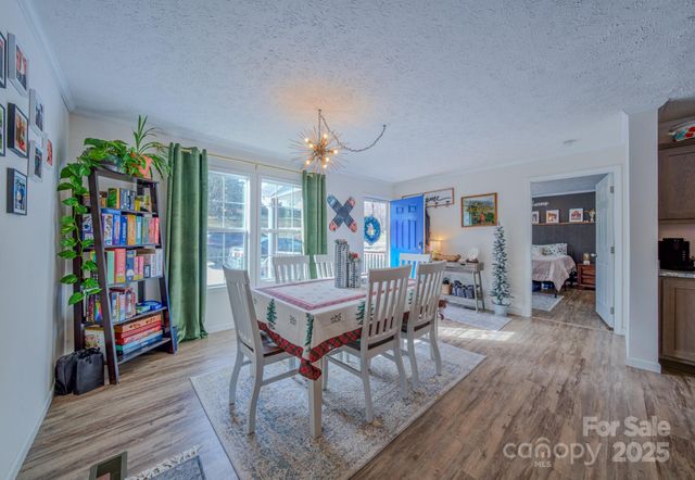 1471 Howard Gap Loop Road, Flat Rock, NC 28731