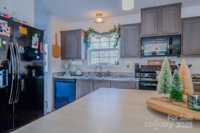 1471 Howard Gap Loop Road, Flat Rock, NC 28731