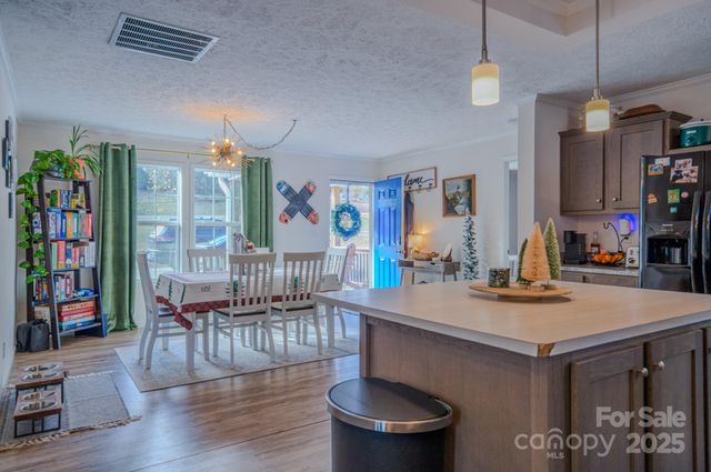 1471 Howard Gap Loop Road, Flat Rock, NC 28731