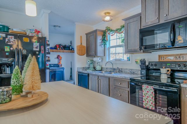 1471 Howard Gap Loop Road, Flat Rock, NC 28731