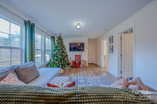 1471 Howard Gap Loop Road, Flat Rock, NC 28731