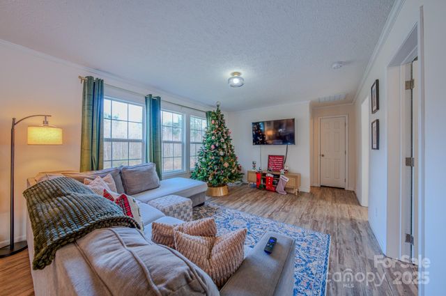 1471 Howard Gap Loop Road, Flat Rock, NC 28731