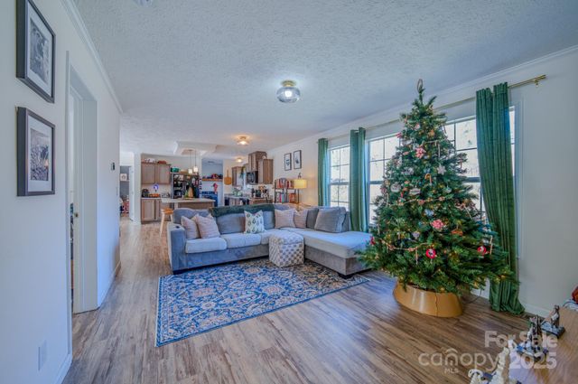 1471 Howard Gap Loop Road, Flat Rock, NC 28731