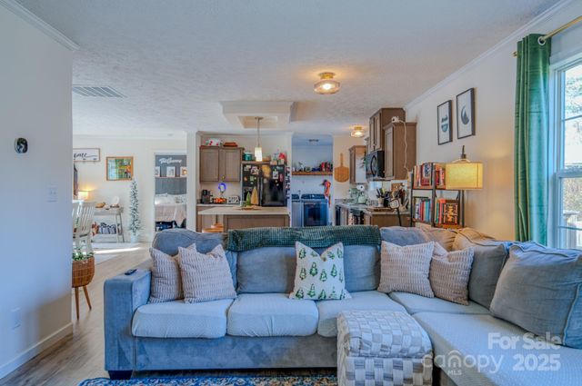 1471 Howard Gap Loop Road, Flat Rock, NC 28731