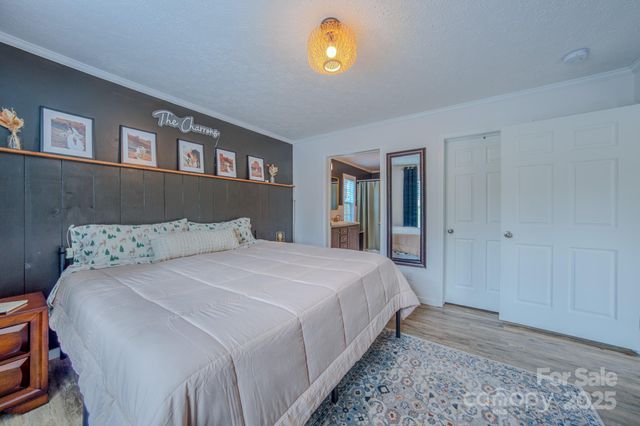 1471 Howard Gap Loop Road, Flat Rock, NC 28731