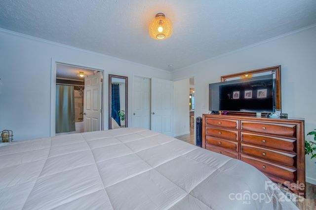 1471 Howard Gap Loop Road, Flat Rock, NC 28731