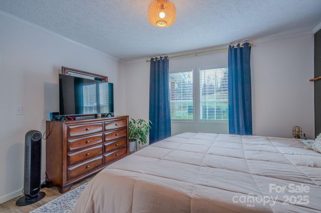 1471 Howard Gap Loop Road, Flat Rock, NC 28731