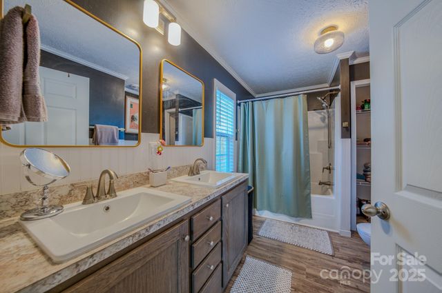 1471 Howard Gap Loop Road, Flat Rock, NC 28731