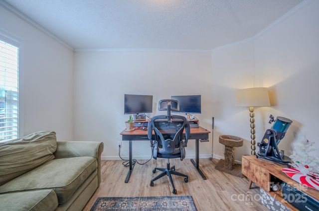 1471 Howard Gap Loop Road, Flat Rock, NC 28731