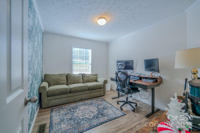 1471 Howard Gap Loop Road, Flat Rock, NC 28731