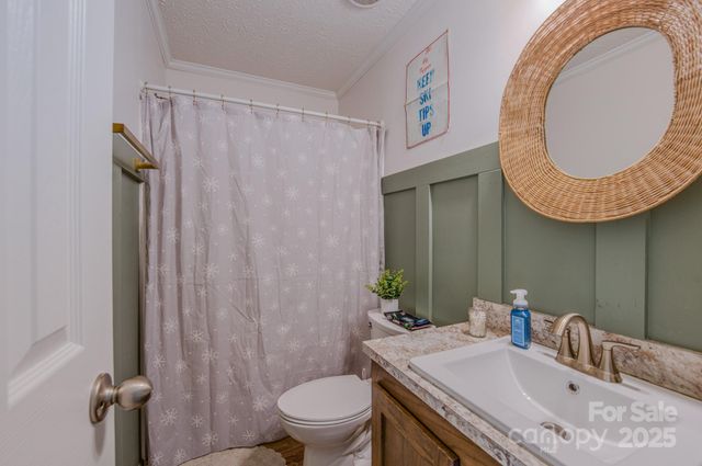 1471 Howard Gap Loop Road, Flat Rock, NC 28731