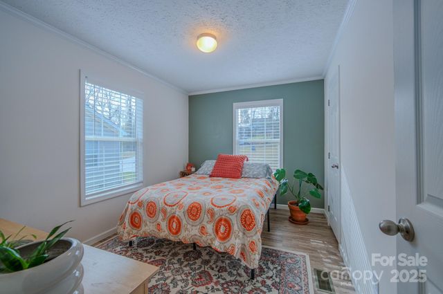 1471 Howard Gap Loop Road, Flat Rock, NC 28731