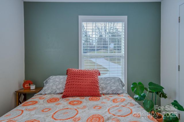 1471 Howard Gap Loop Road, Flat Rock, NC 28731