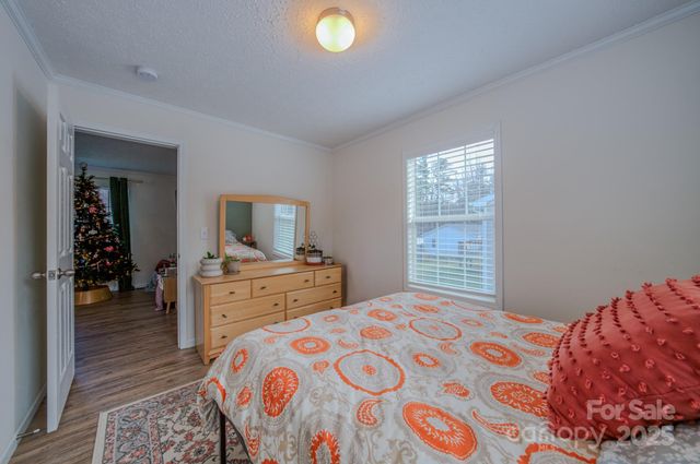 1471 Howard Gap Loop Road, Flat Rock, NC 28731