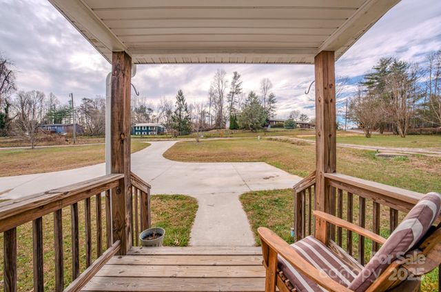 1471 Howard Gap Loop Road, Flat Rock, NC 28731