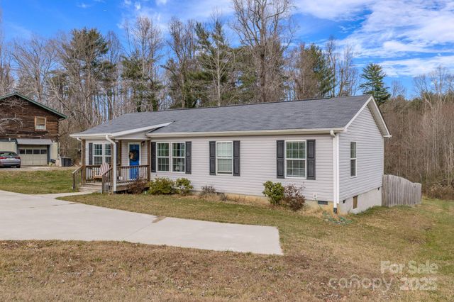 1471 Howard Gap Loop Road, Flat Rock, NC 28731