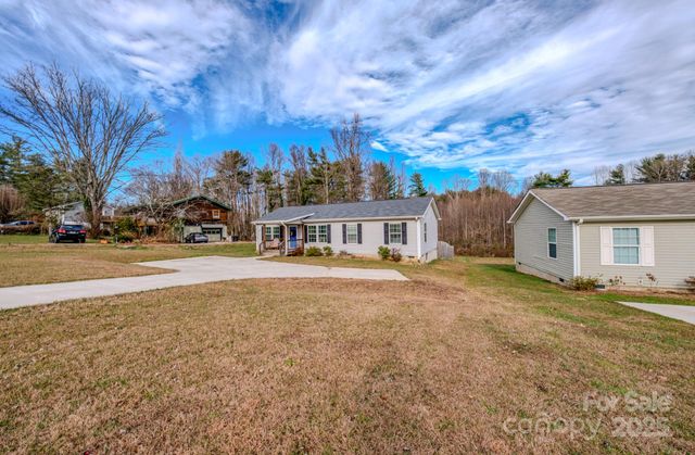 1471 Howard Gap Loop Road, Flat Rock, NC 28731