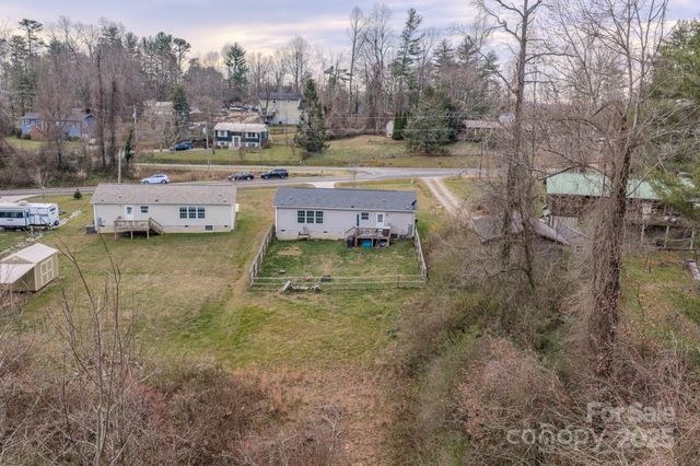 1471 Howard Gap Loop Road, Flat Rock, NC 28731