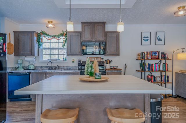 1471 Howard Gap Loop Road, Flat Rock, NC 28731