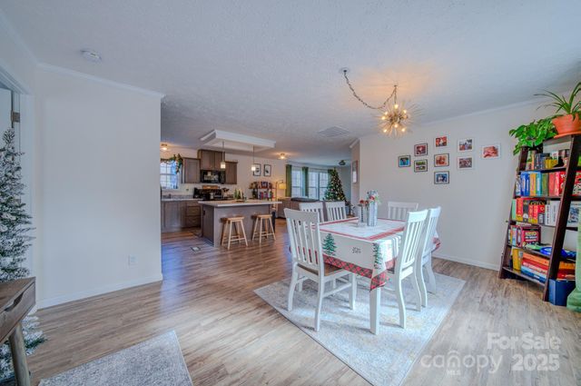 1471 Howard Gap Loop Road, Flat Rock, NC 28731