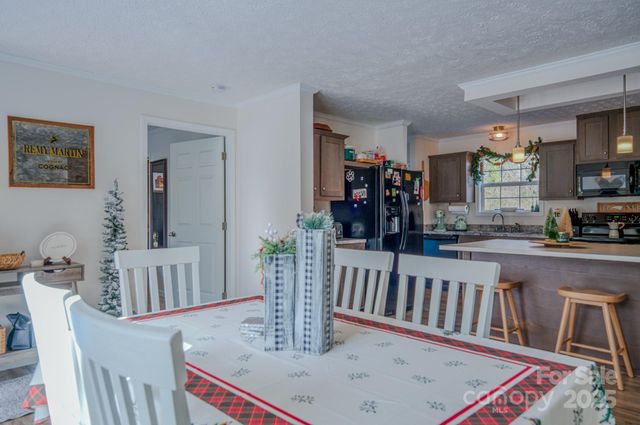 1471 Howard Gap Loop Road, Flat Rock, NC 28731