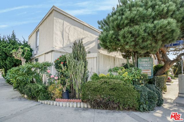 1800 S Bundy Drive, Los Angeles, CA 90025