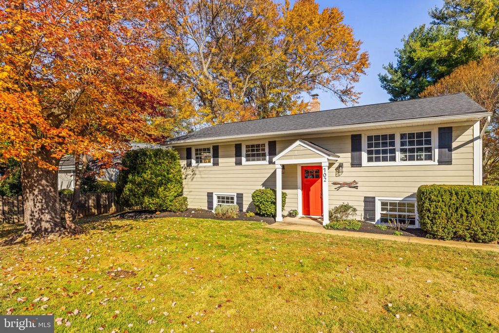 702 STONEWALL AVE, Middleburg, VA 20117