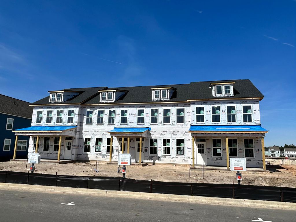 Image 1 of property listing at 186 Sandy Bend Lane, Summerville, SC 29486