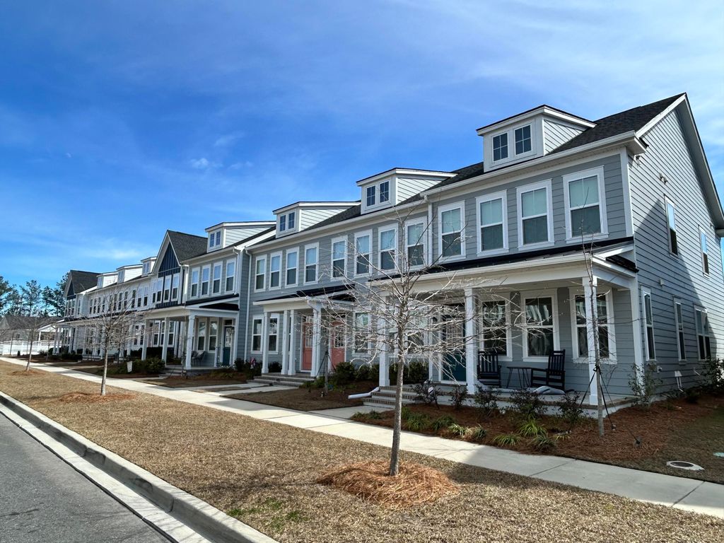 Image 2 of property listing at 186 Sandy Bend Lane, Summerville, SC 29486