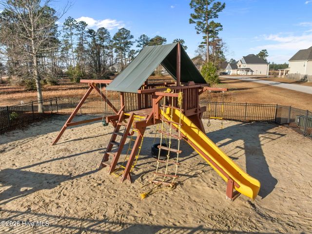 279 Southwest Plantation Drive, Maple Hill, NC 28454