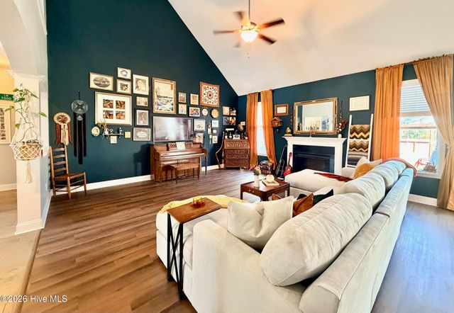 279 Southwest Plantation Drive, Maple Hill, NC 28454