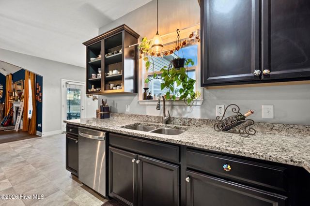 279 Southwest Plantation Drive, Maple Hill, NC 28454