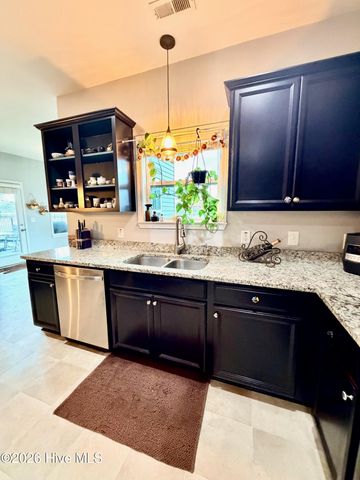 279 Southwest Plantation Drive, Maple Hill, NC 28454