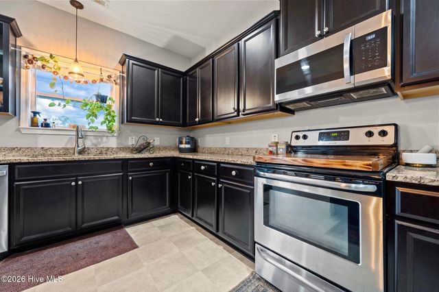 279 Southwest Plantation Drive, Maple Hill, NC 28454