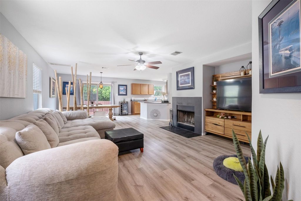 300 Beech DR, Kyle, TX 78640