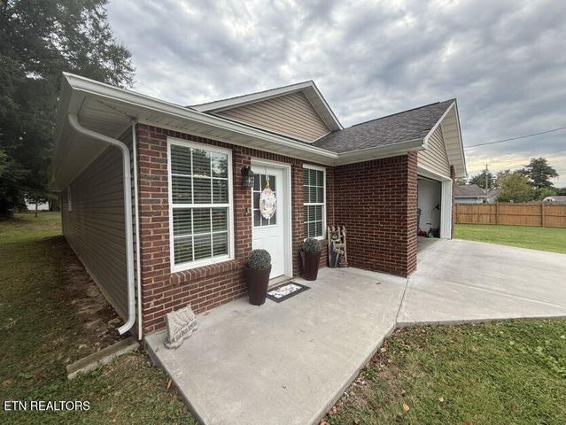 1100 Barker Drive, White Pine, TN 37890