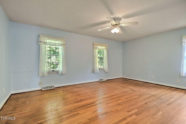 1711 Brentwood Drive, Greeneville, TN 37743
