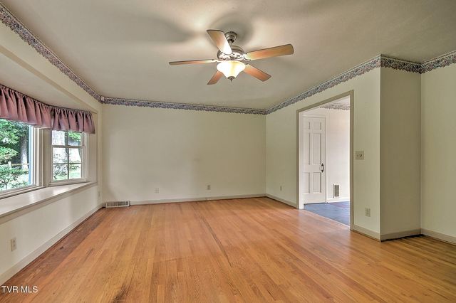 1711 Brentwood Drive, Greeneville, TN 37743